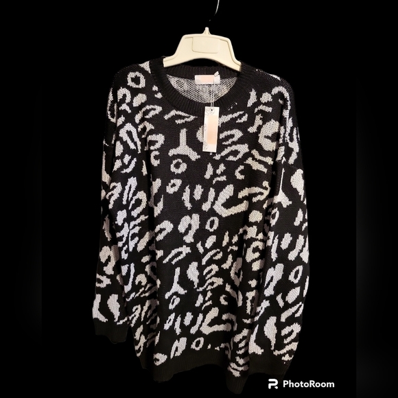 NWT CDM Oversized Sweater Small black and white animal print - Picture 12 of 12